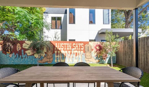 Patio hangs with a side of ‘Howdy’—Austin’s charm, bottled and served.