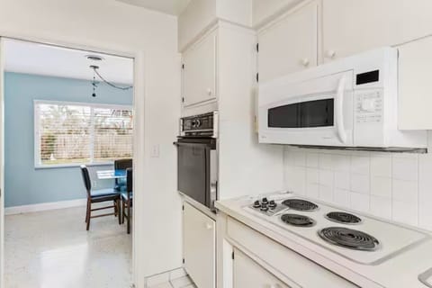 Fully appointed kitchen 