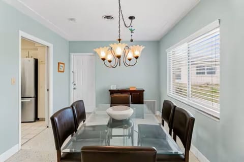 Dining room with seating for 6