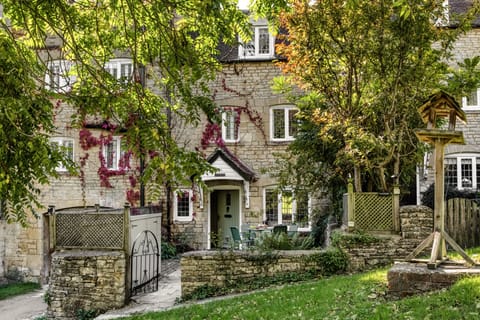 Archway House enjoys a peaceful location within the idyllic Cotswold village of Blockley