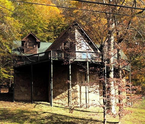 Front view of the cabin.