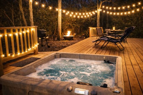 Soak under the stars ✨
Unwind in your private hot tub beneath glowing string lig
