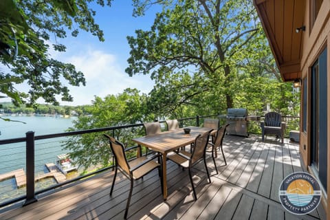 Your lakeside dining escape awaits. Enjoy meals on the spacious deck overlooking the water, perfect for grilling, gathering, and lingering conversations with a view.