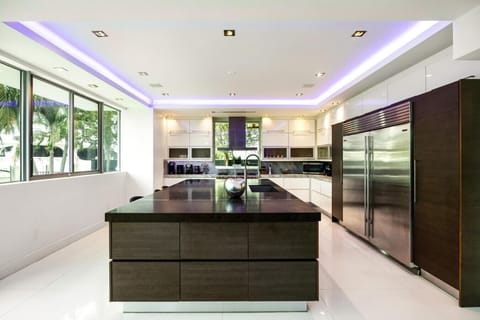 Fully equipped kitchen double refrigeration perfect for large family groups.