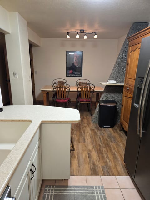 Breakfast Bar / Dining Room