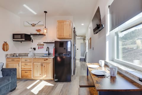 Hot Springs Vacation Rental | Studio | 1BA | 380 Sq Ft | Step-Free Access