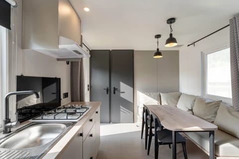 Camping Papillon Bouillon - Comfort 235 - dining room