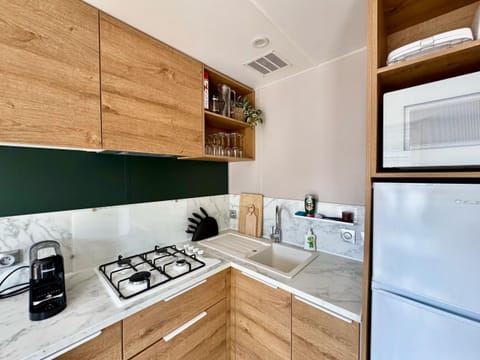 Camping Papillon Bouillon - Comfort 283 - kitchen