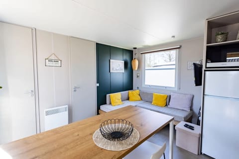 Camping Papillon Kinrooi – 118 - Living room