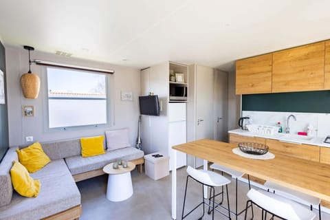 Camping Papillon Kinrooi – 118 - Living room