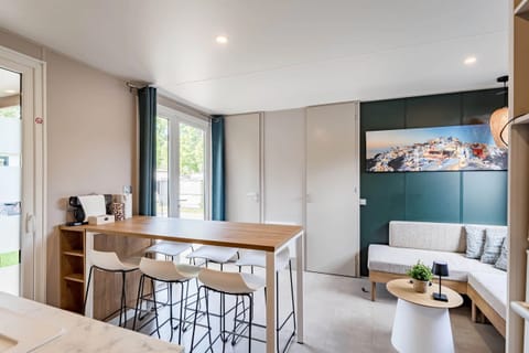 Camping Papillon Kinrooi – 82 - dining table