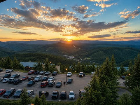 Welcome to Rimfire Lodge 413 and enjoy sunsets with stunning mountain views