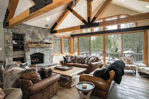 Welcome to Winding Creek Lodge!