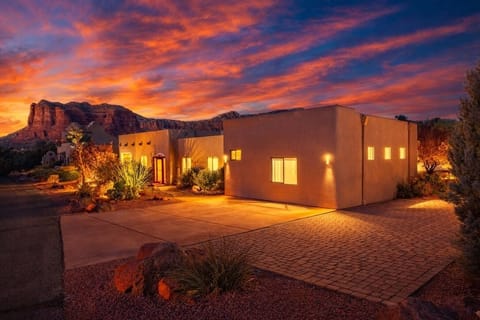 Arrive to glowing desert sunsets and your private Sedona retreat