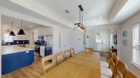 The beautiful, solid wood dining table extends to seat additional guests so you can comfortably enjoy a meal with your entire group.