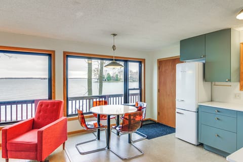 Dining Area | Dishware & Flatware | Upper Level