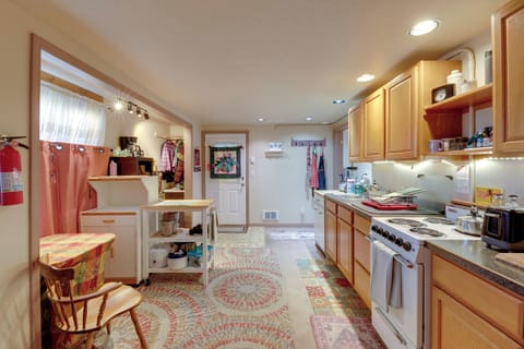 Kitchen | Drip Coffee Pot | French Press | Toaster | Blender