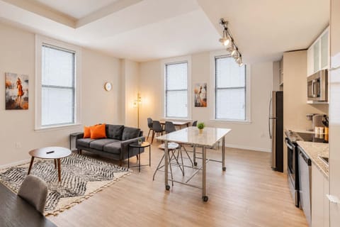 TWO CozySuites Sky Central | Rooftop, Pool #25