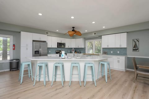 Remodeled & Modern – Cook with ease in a fully updated kitchen with plenty of counter space and sleek appliances.