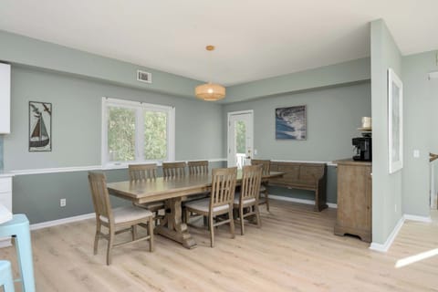 Bright & Inviting Space – Natural light fills the dining area, creating a warm and welcoming atmosphere for every meal.
