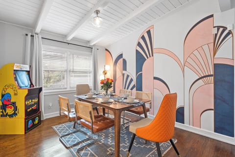 Stylish yet comfortable, this space offers pure relaxation. #GuestApproved #StayCozy
