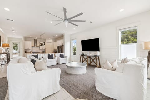 Cozy Living Area with Ample Seating