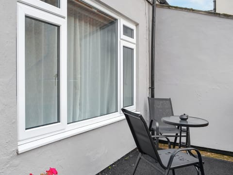 Sitting-out-area | Ransdale Cottage, Bridlington