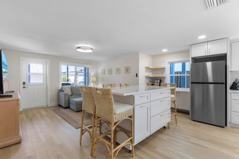 Kitchen Island Seats 6