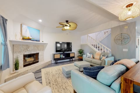 Bright & airy modern living room