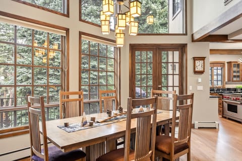 Dining area: Seating for 6, natural light, open to kitchen and living room