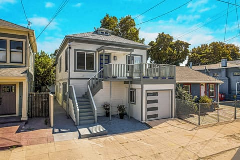 Oakland Vacation Rental | 3BR | 2BA | 1,450 Sq Ft | Stairs to Access