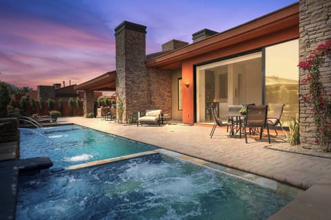 Outdoor Private pool & spa