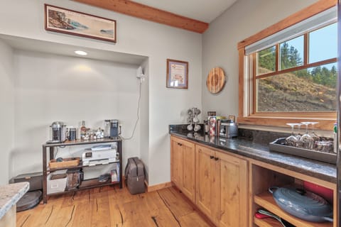 Coffee Bar - Mornings start right here in the coffee bar