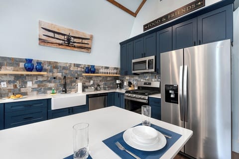 Kitchen: Stylish and modern, perfect for culinary adventures with friends and family!