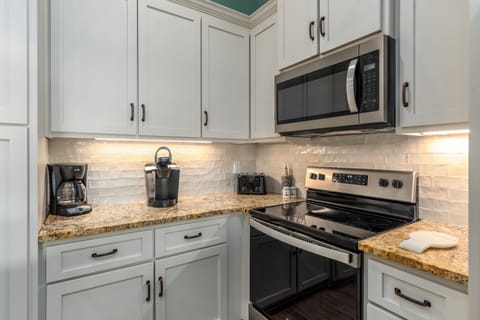 Sea La Vie - Kitchen Appliances and Coffee Station