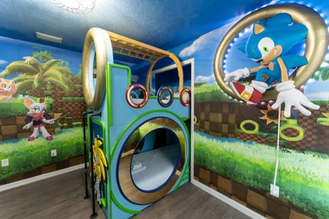 Speed into fun in our vibrant Sonic the Hedgehog themed bedroom, perfect for young gamers