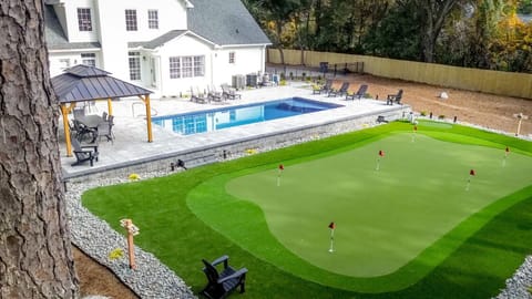 Private Pool & Short Game Complex