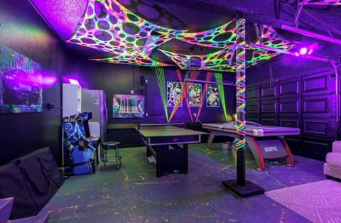 [Game Room] ~ Arcade, Ping pong table, Hockey Table, Fridge, Smart TV with Wi-fi, Board games