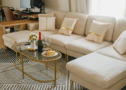 ~ EXPLORE CHICAGO FROM YOUR 3BR COZY HOME! ~