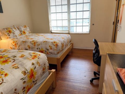 Studio: 2 Queen Beds, Desk Area, Smart TV