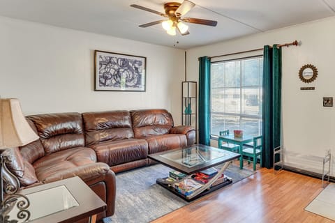 High Springs Vacation Rental | 2BR | 1BA | 1 Step to Enter | 1,200 Sq Ft