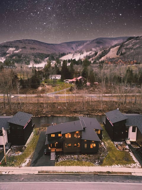 The Hunter Gatherer - a modern luxury mountain home just one minute from Hunter Mountain Resort and steps to Main Street. Spacious and stylish, it’s perfect for large groups and offers a striking exterior with ample parking and an unbeatable location.