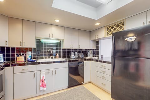 Fully equipped kitchen to prepare your favorite meals!