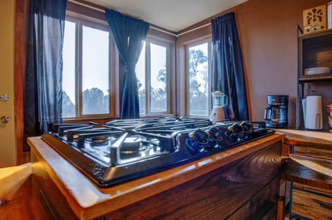 Custom gas stove, coffee maker, and blender to cook your meals