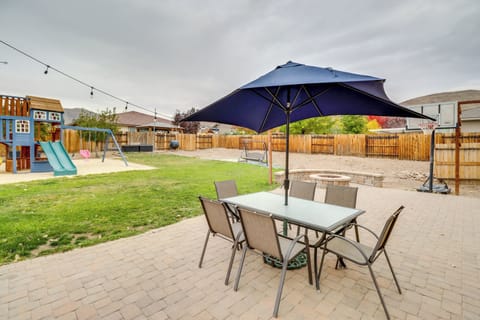 Reno Vacation Rental | 4BR | 3BA | 2,896 Sq Ft | Small Step to Enter