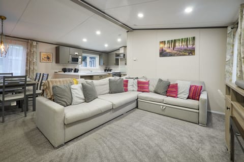 Happy's Day Lodge, Allerthorpe Golf & Country Park, York - Host & Stay