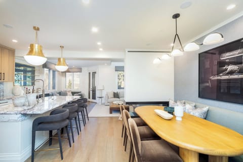 1.0-telluride-lorian-rise-kitchen-dining
