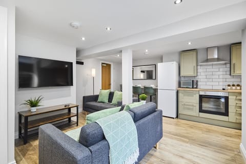 F1, Living Room/ Kitchen