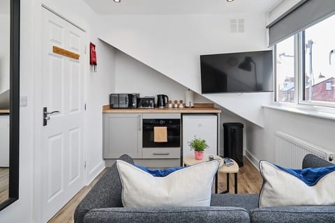 F3, Living Room/ Kitchenette