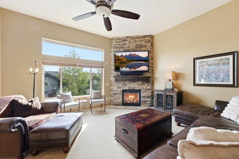 Enjoy a bright and airy living space. 